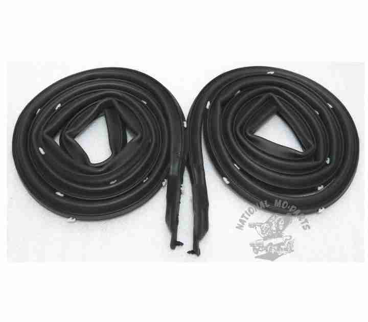 1971-74 B-Body 2Dr Door Weatherstrips, Pair-Repro